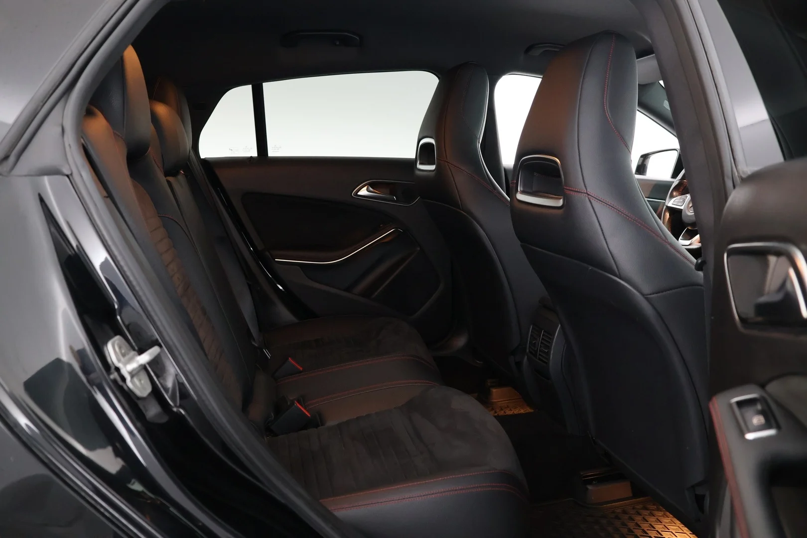 Car Image - W919zS8GT9S4TUlCk6U7i