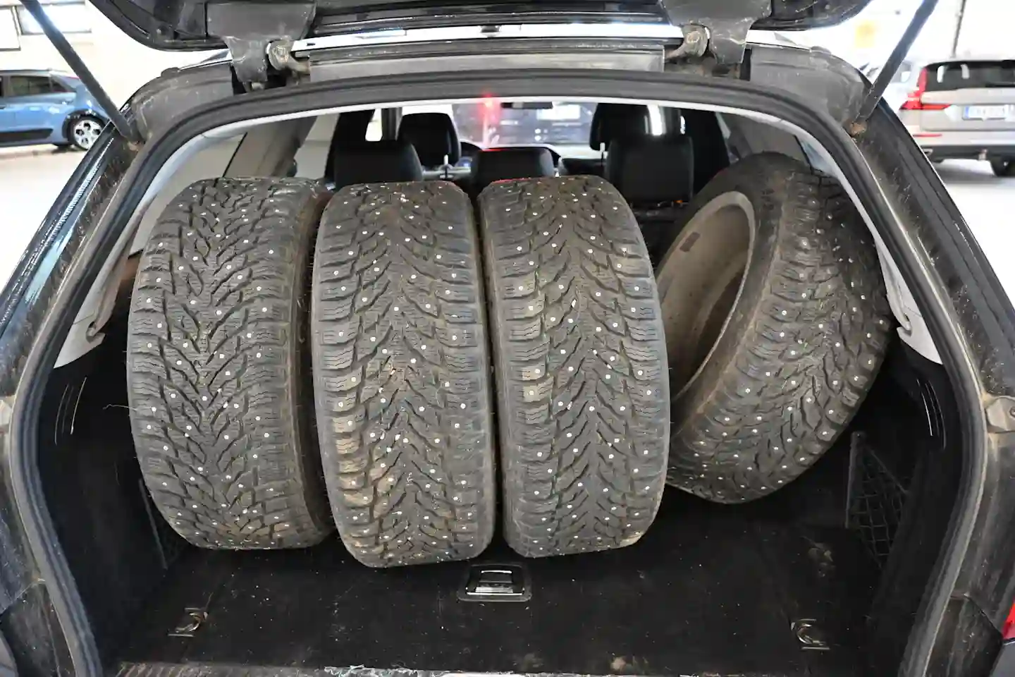 Car Image - 1FRUAW9MdCHkziJIwTnlvD