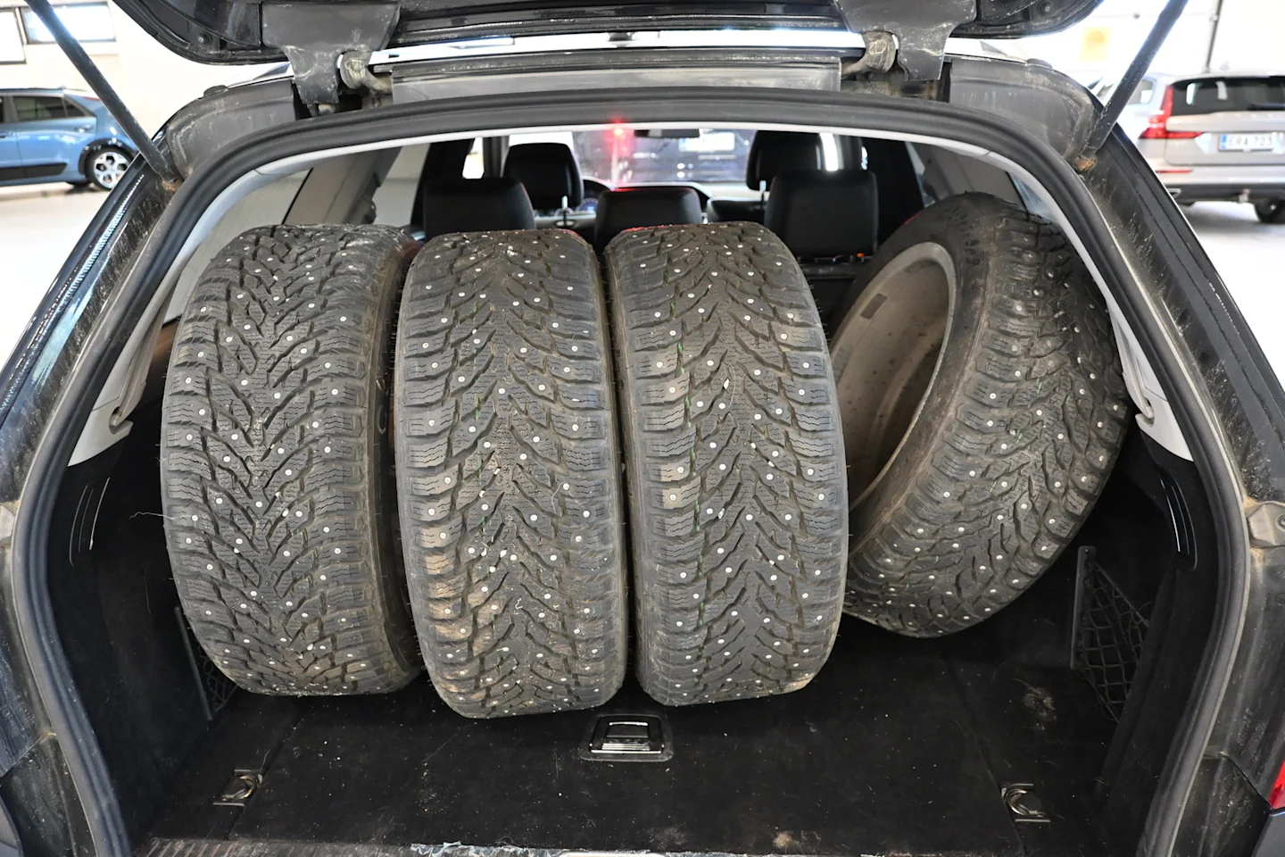 Car Image - 1FRUAW9MdCHkziJIwTnlvD