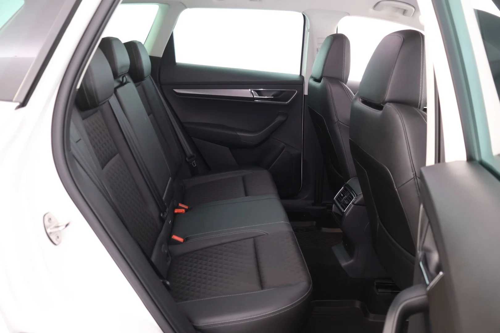 Car Image - 6HlyeyhtvTn4Teg5l5nDWd
