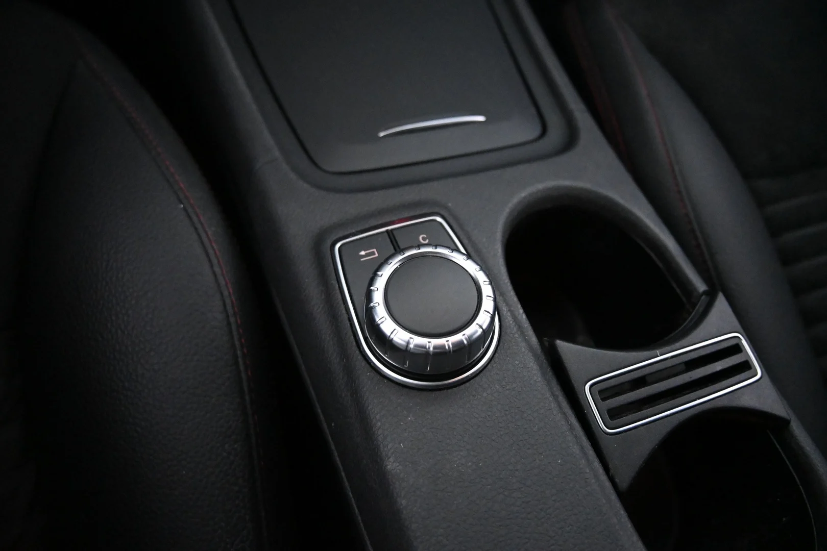 Car Image - 67bOpQbH9yjN8YIsHgBWdF