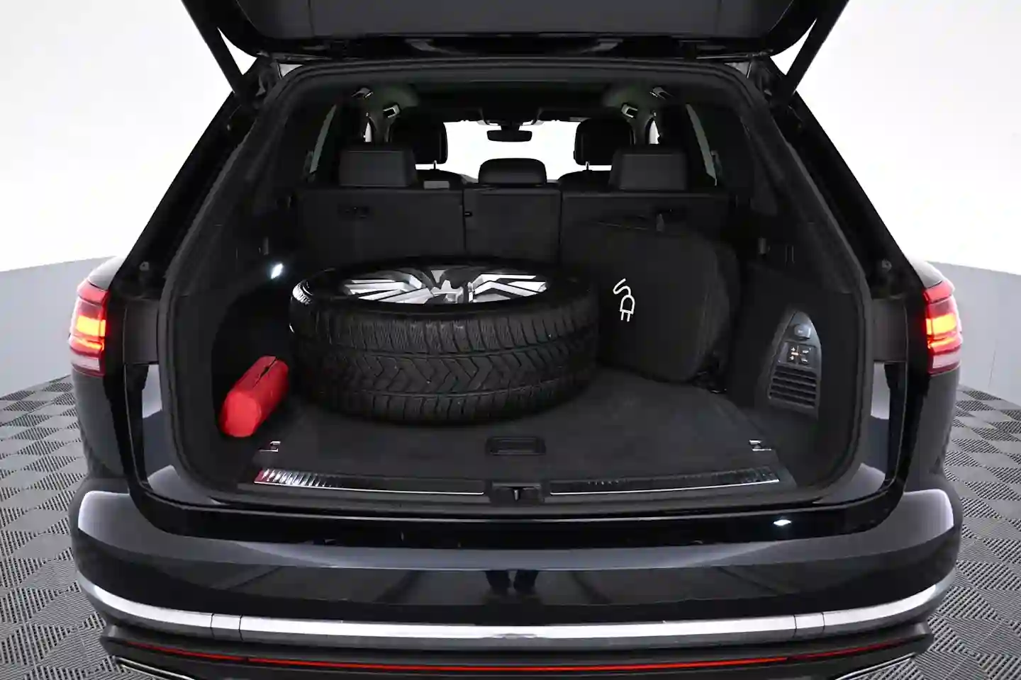 Car Image - xIbrs6Aqvi6sP9Q4q5UVr