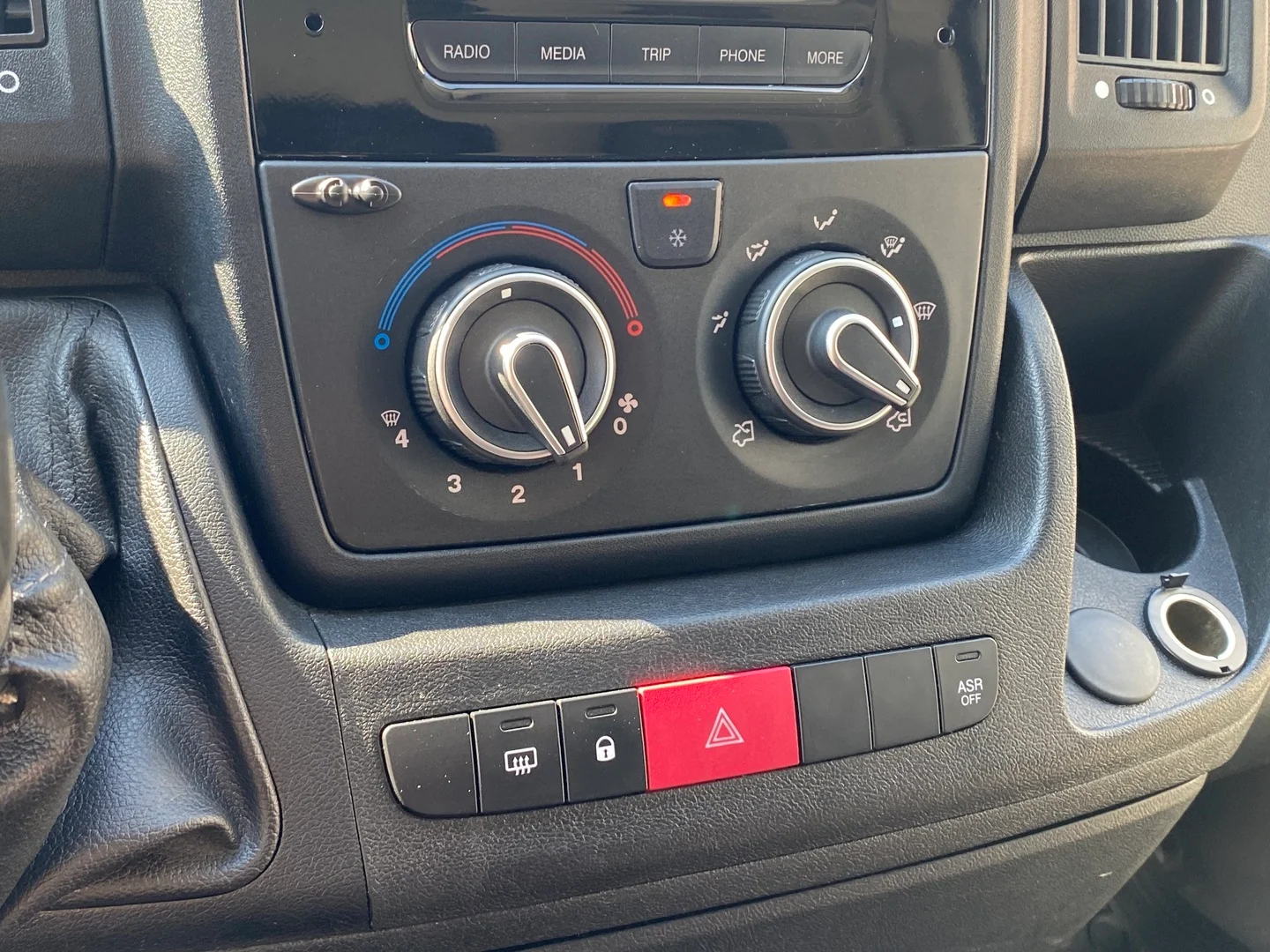 Car Image - 6YYblohDGUN8Q8cFMbiOth