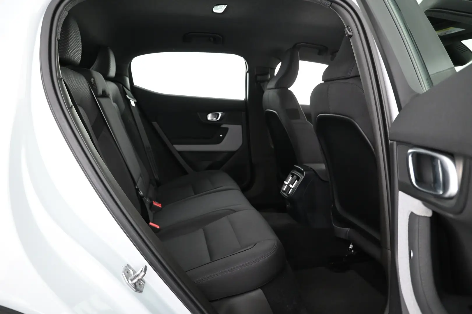 Car Image - 2v2TZ1c5r5FuzvtMuhD16O