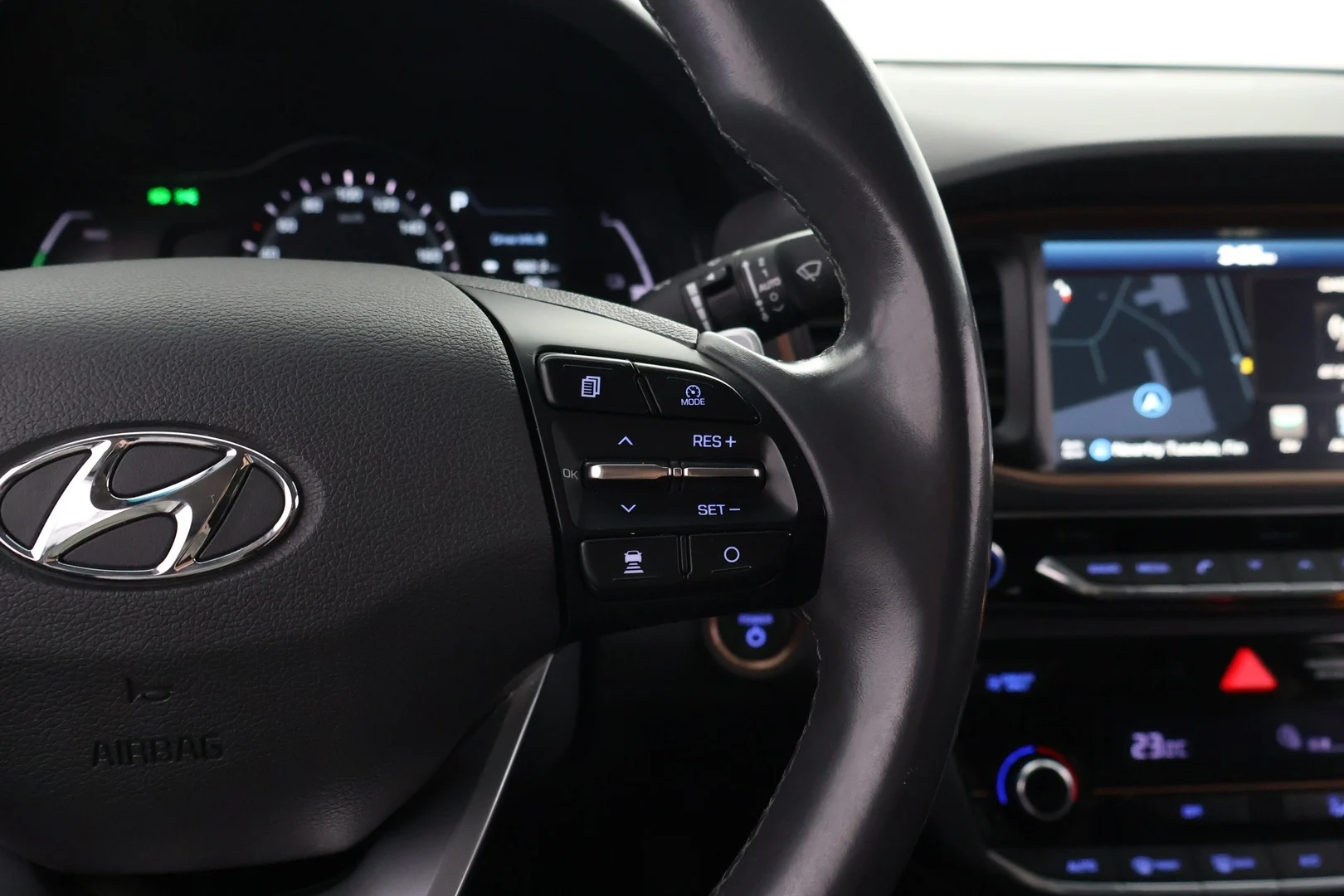 Car Image - eacp2xgaY5VYMUVGg7vHZ