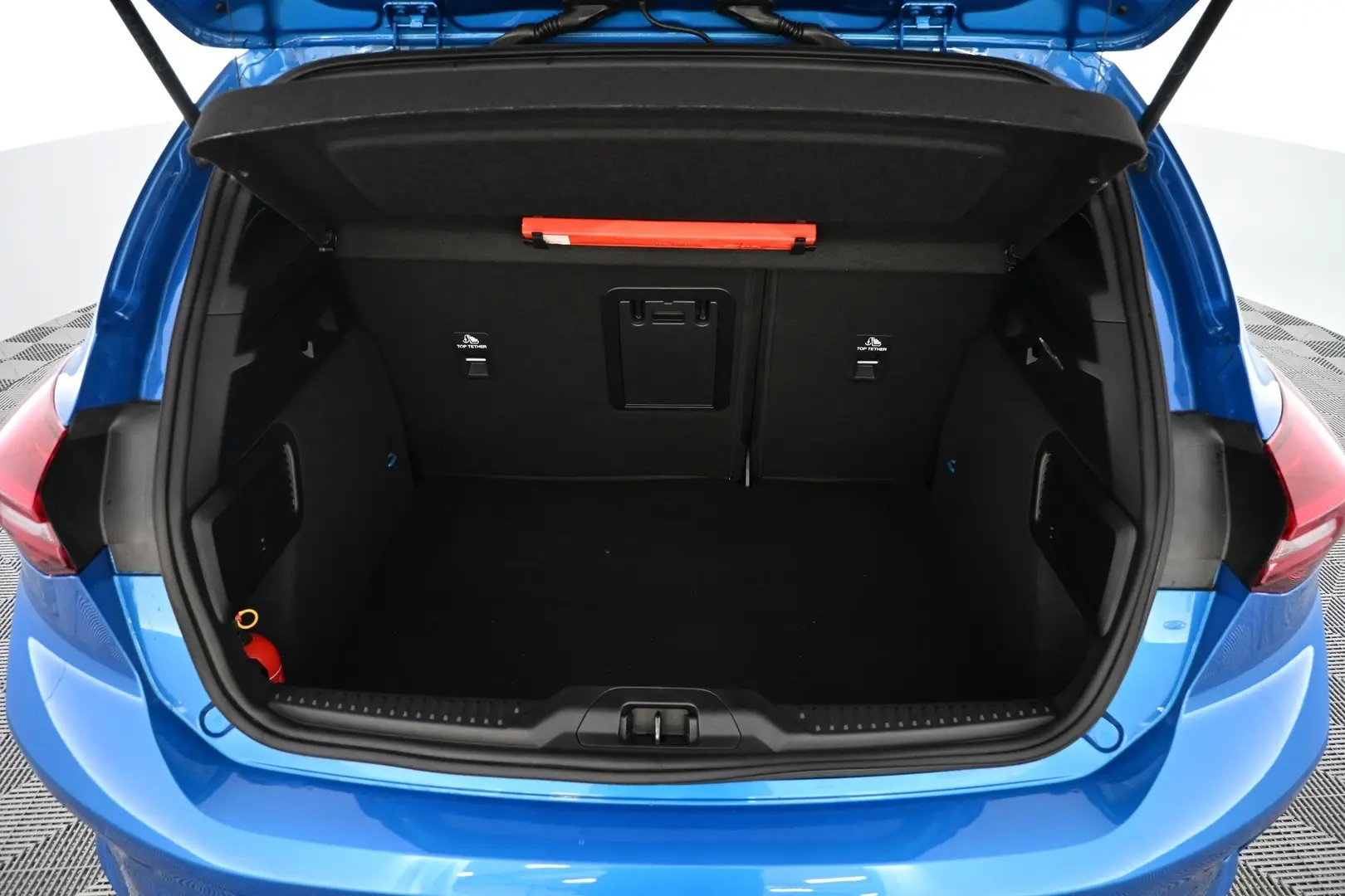 Car Image - 3Q0B6ZzEMtaUoq1jWaJdaL