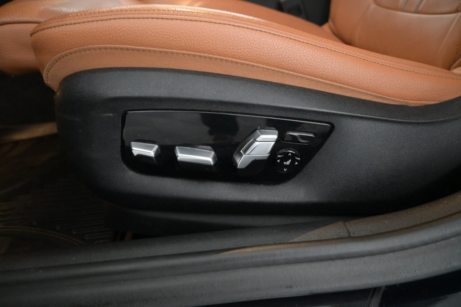 Car Image - 1MjyJacvBqKBH1xaTNF4SY