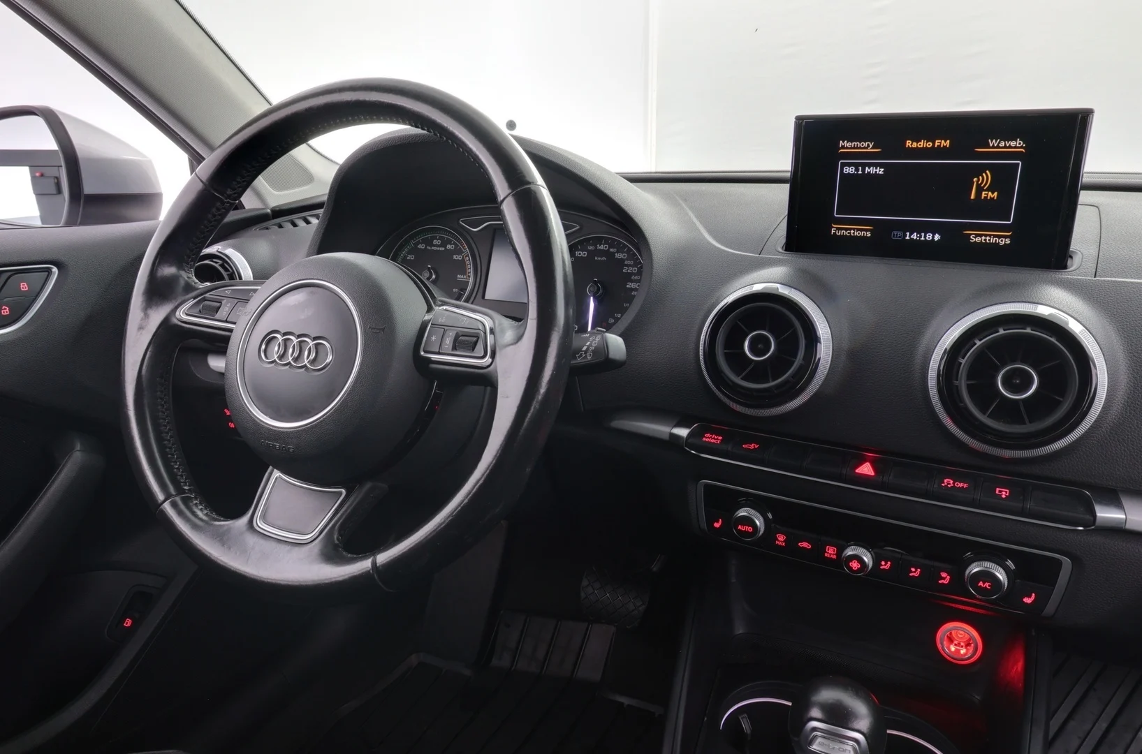 Car Image - PyaqjnGuRmsBC5yrWznSF