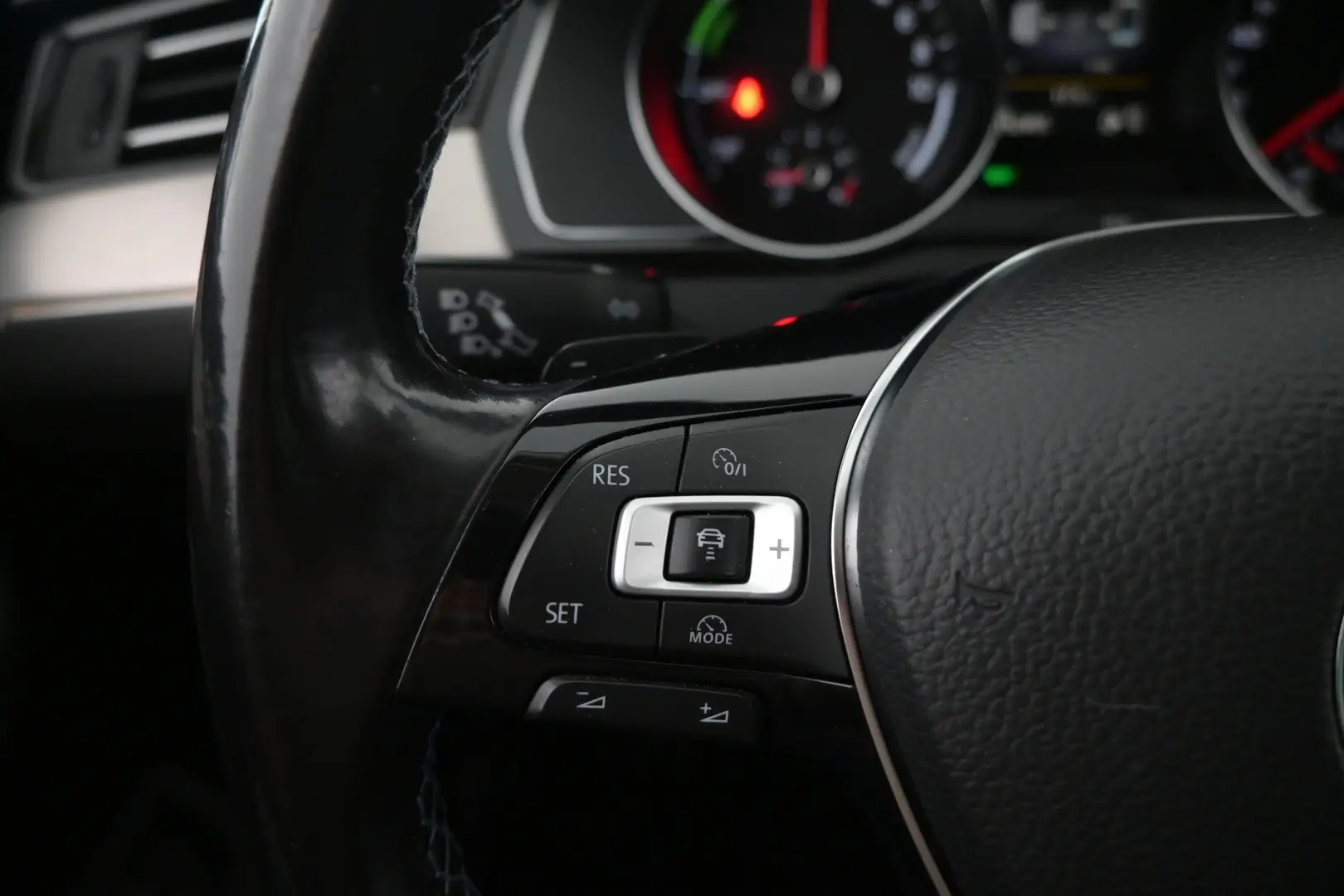 Car Image - 6SVpV2hiP0aGTcV6n4E7Qf