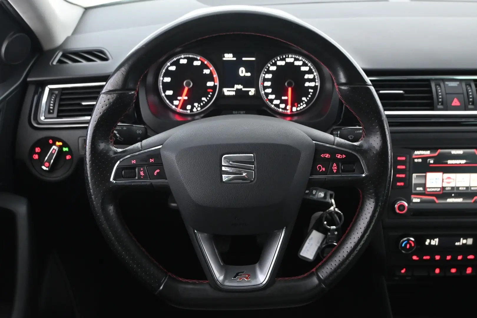 Car Image - 499CA670rAQsgD8pW0UXJf