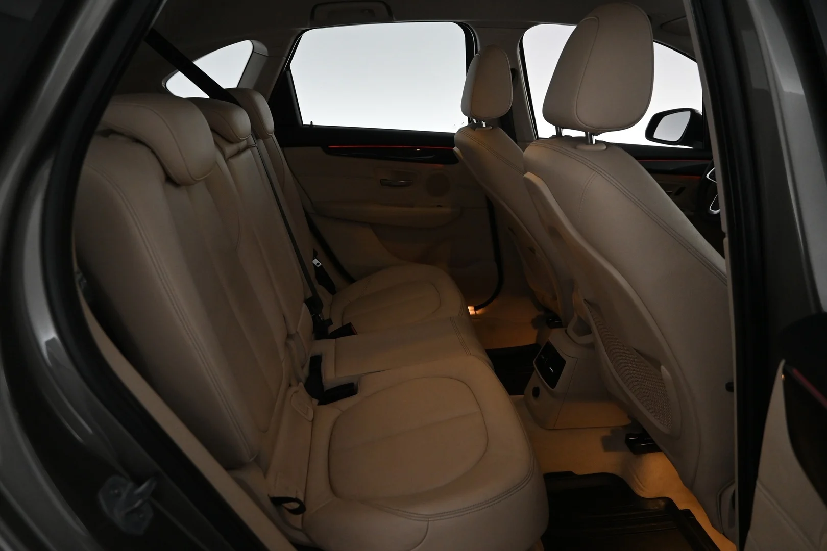 Car Image - 5lLAVrAinPbwm4wrFVx4fL