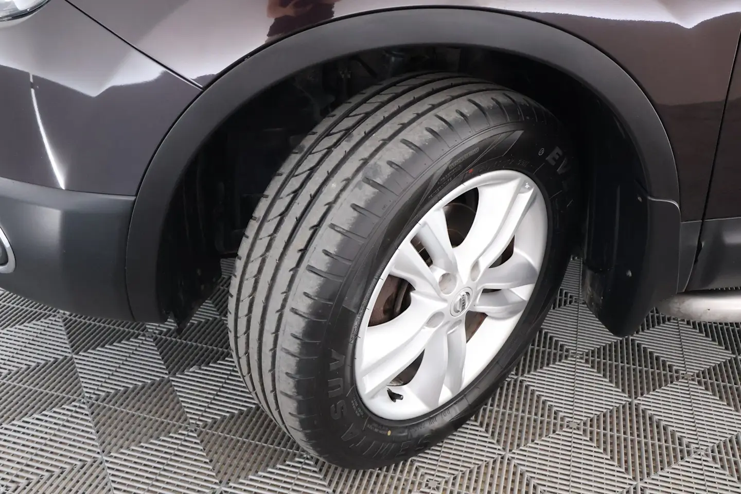 Car Image - 6YWz2TPf8Qdsrc7Jn1fZAP