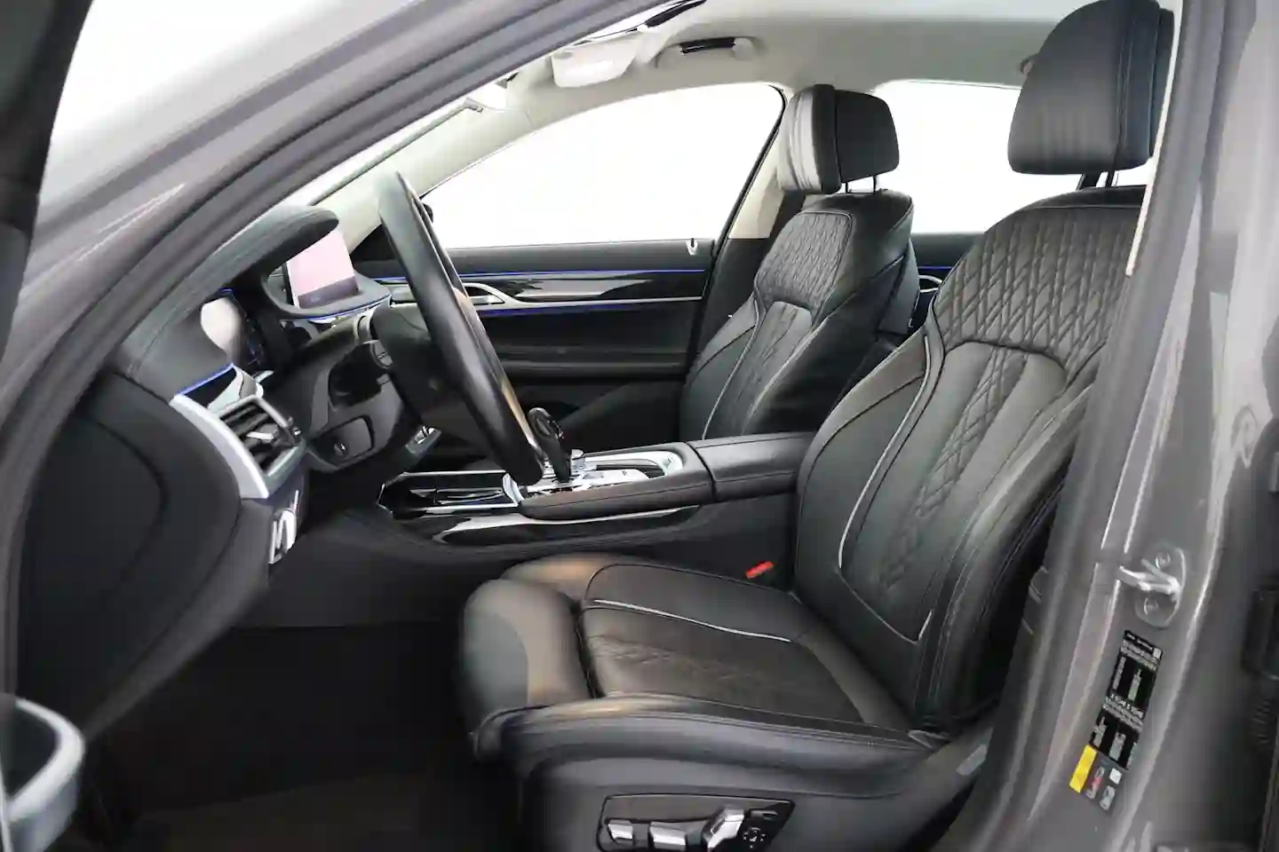 Car Image - 4n5DGxEY0OZAcxM1u6HMUb