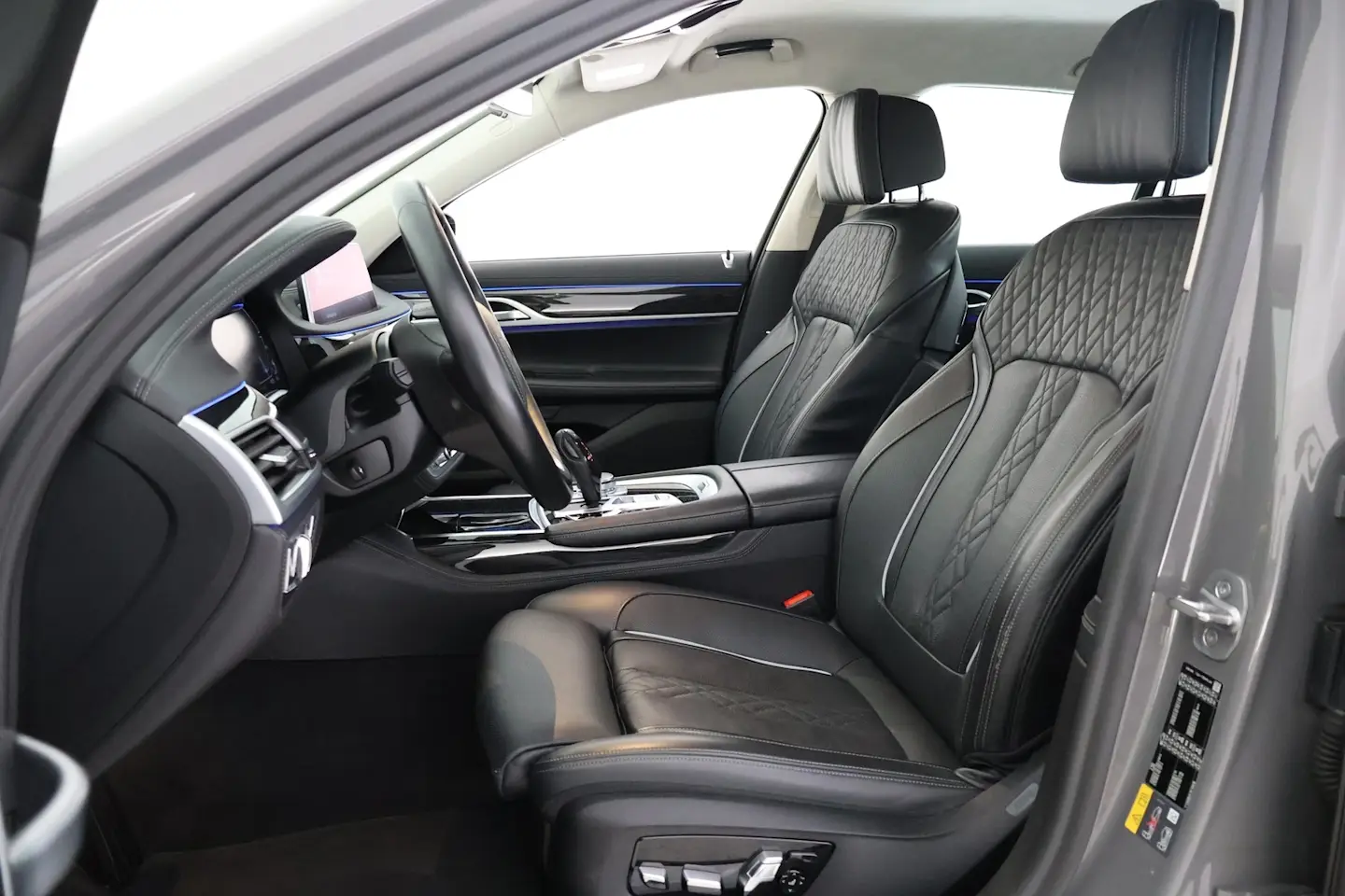 Car Image - 4n5DGxEY0OZAcxM1u6HMUb