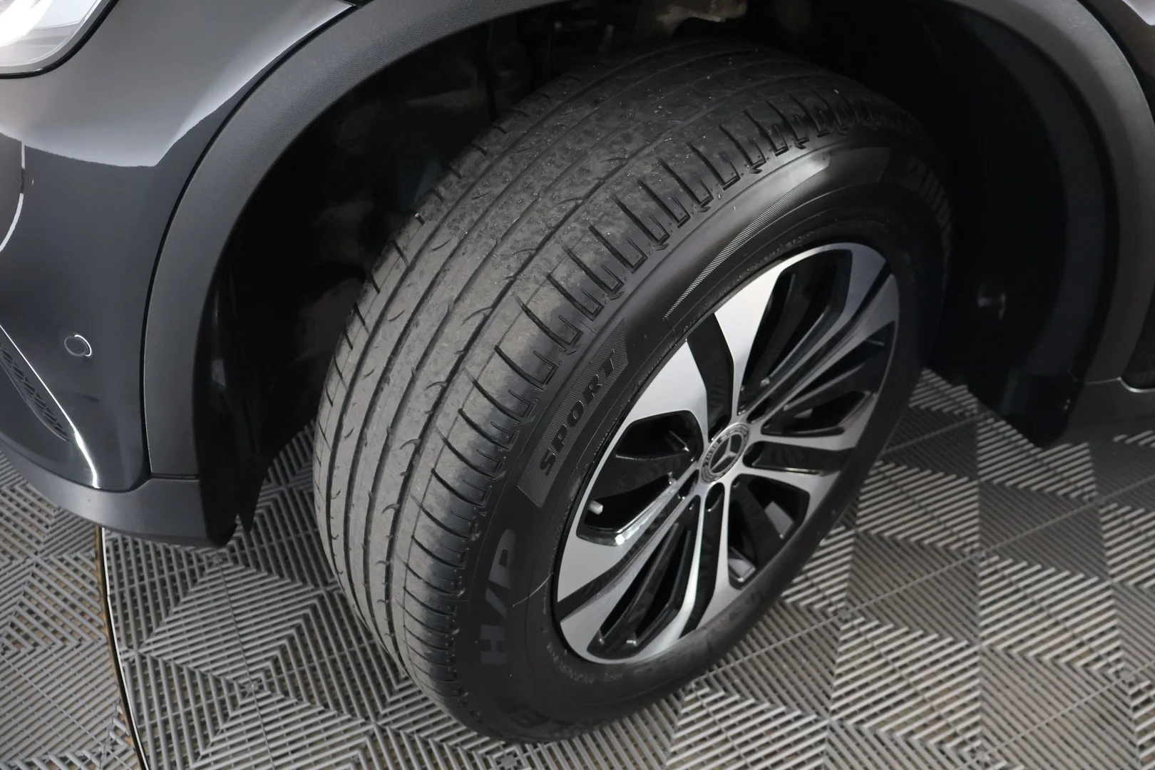 Car Image - 1hEBRstgkKmMHtZzGB8ms9