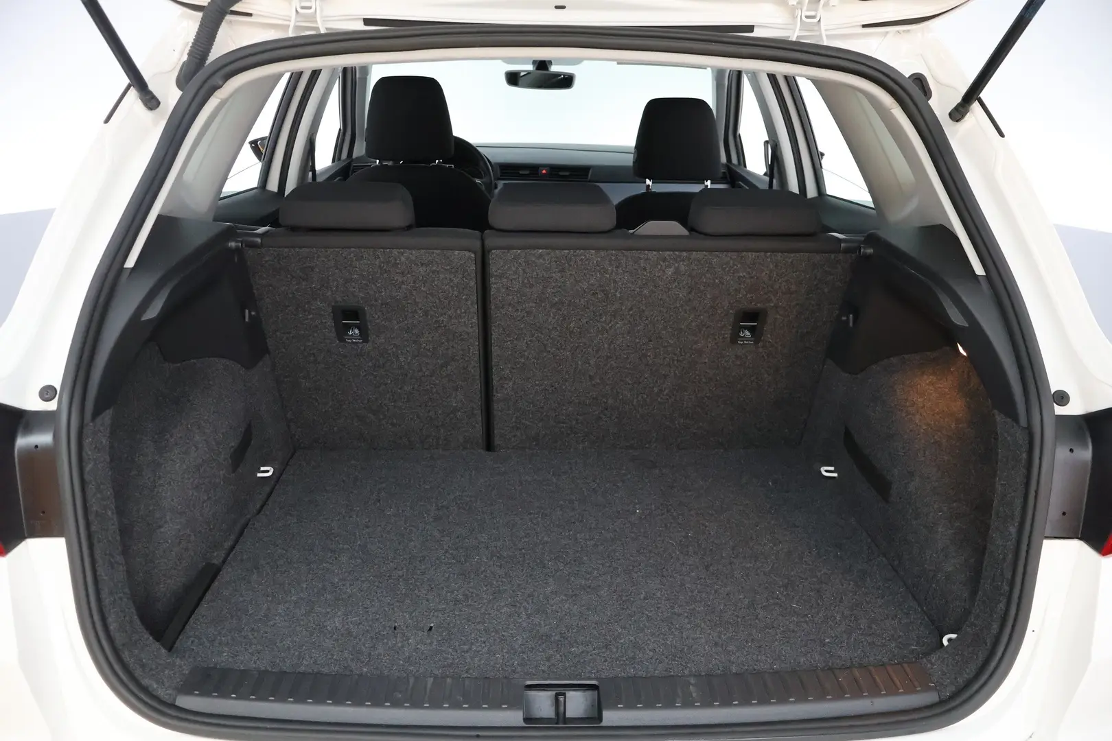 Car Image - N1keoTs1Q4iuLavNLbBDI