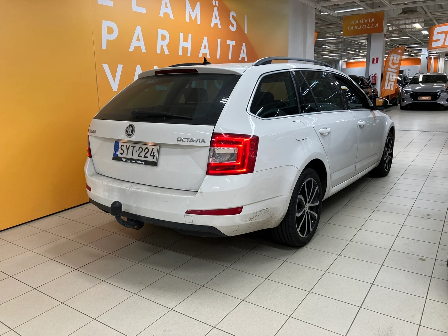 Car Image - 4PyijYIbN9otz8lMSO00XC