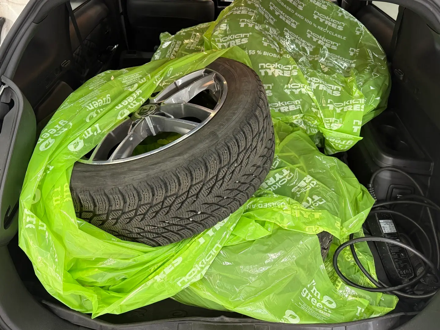 Car Image - 1cA3Np1Hxl0m598SABs3vR