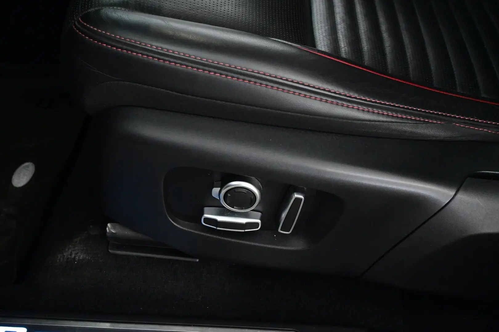 Car Image - 3HSpg8HLIiQh6kSnaHYRe7