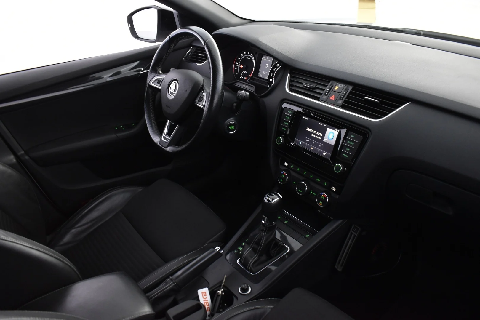 Car Image - MhoBJi1uZOUo97OG8VtxE