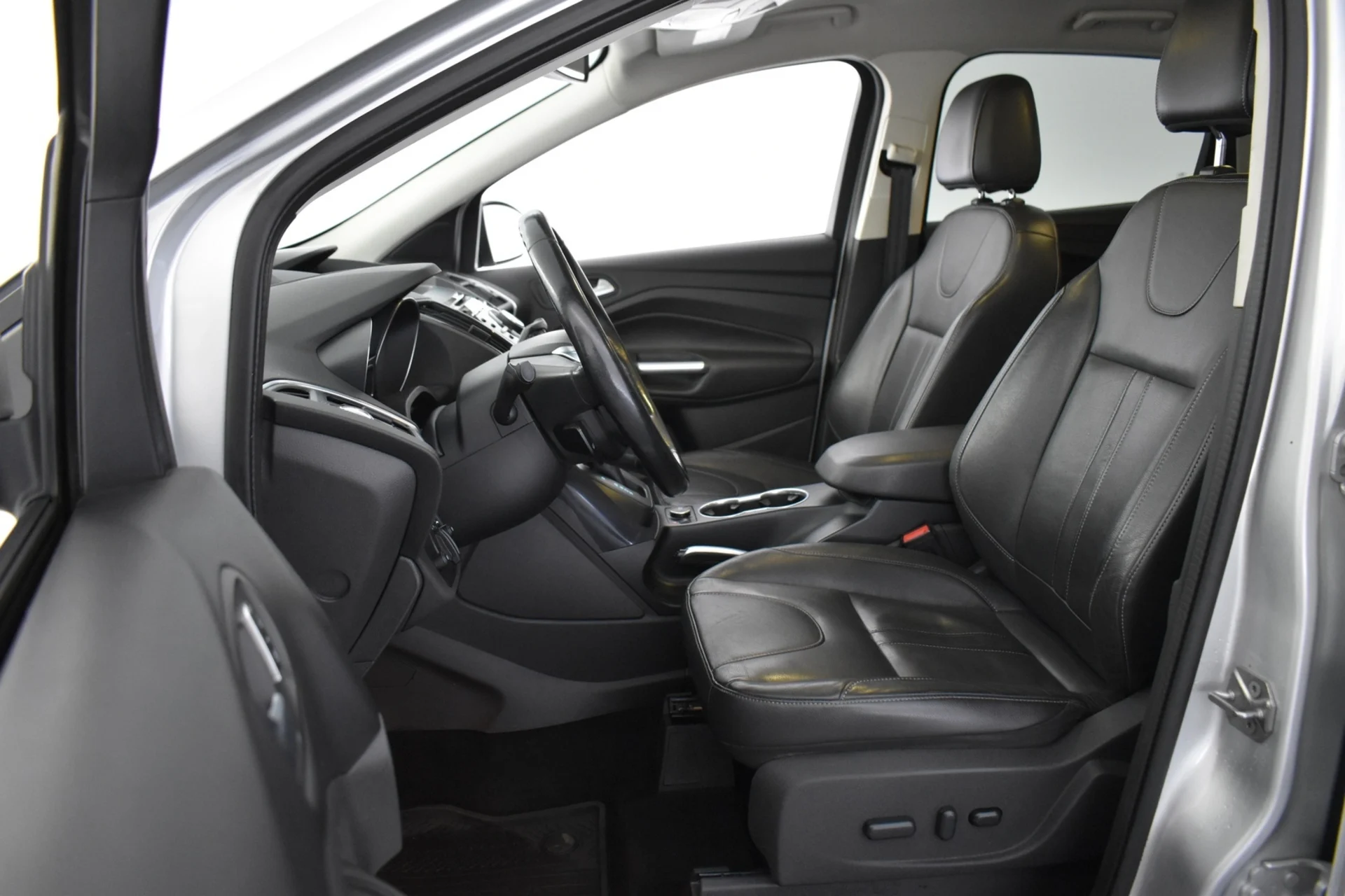 Car Image - 4zFhnjBPW9gIEGfjFf5jP0