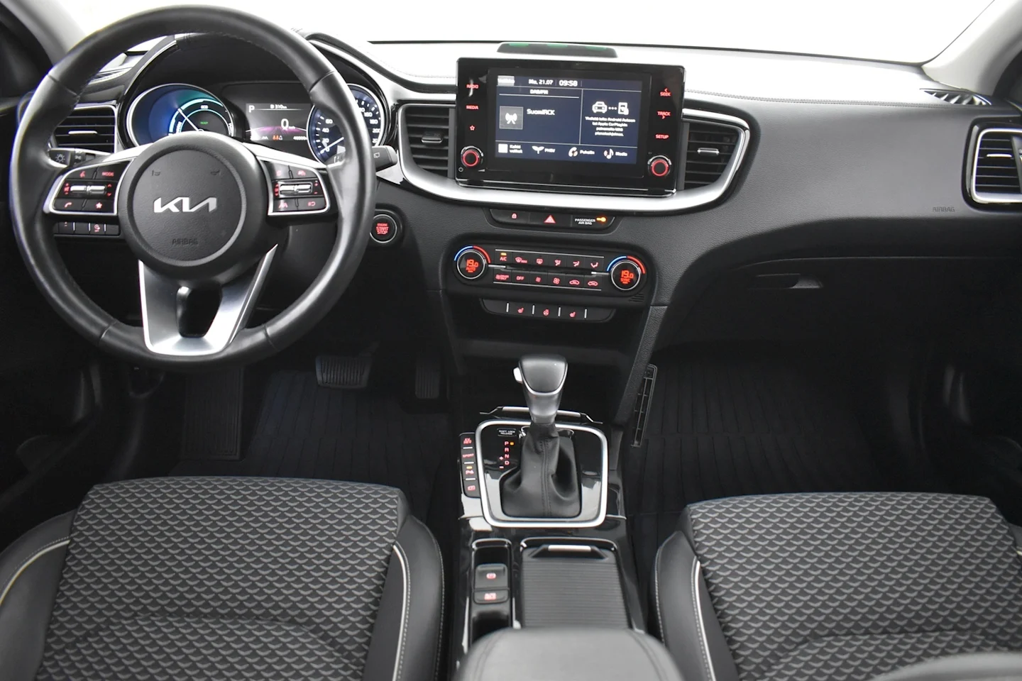 Car Image - 2v2oRc6nPDCYRqmmhJUWo8