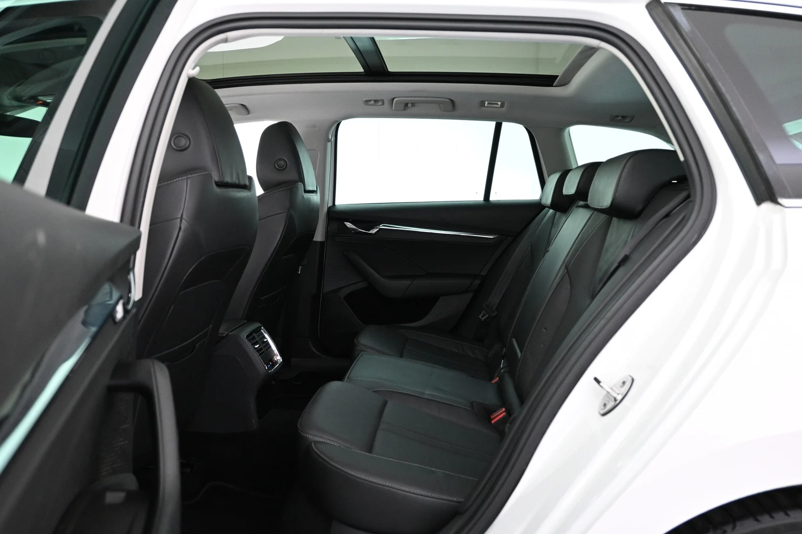 Car Image - 4Fwto4ynIOEyyqM6tQjU4k