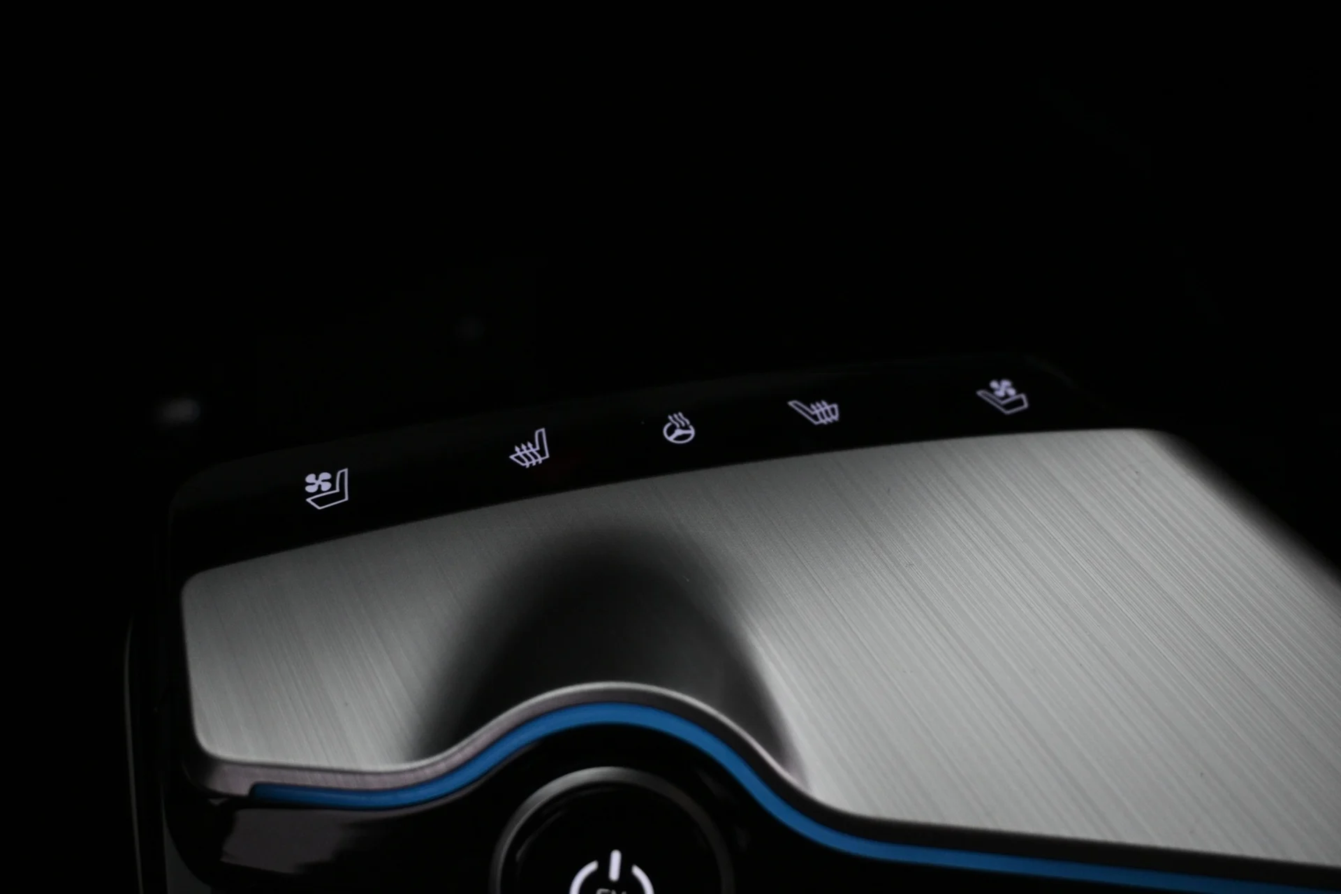 Car Image - 3JQWtrlmBI3xQQ3H2QFhEv
