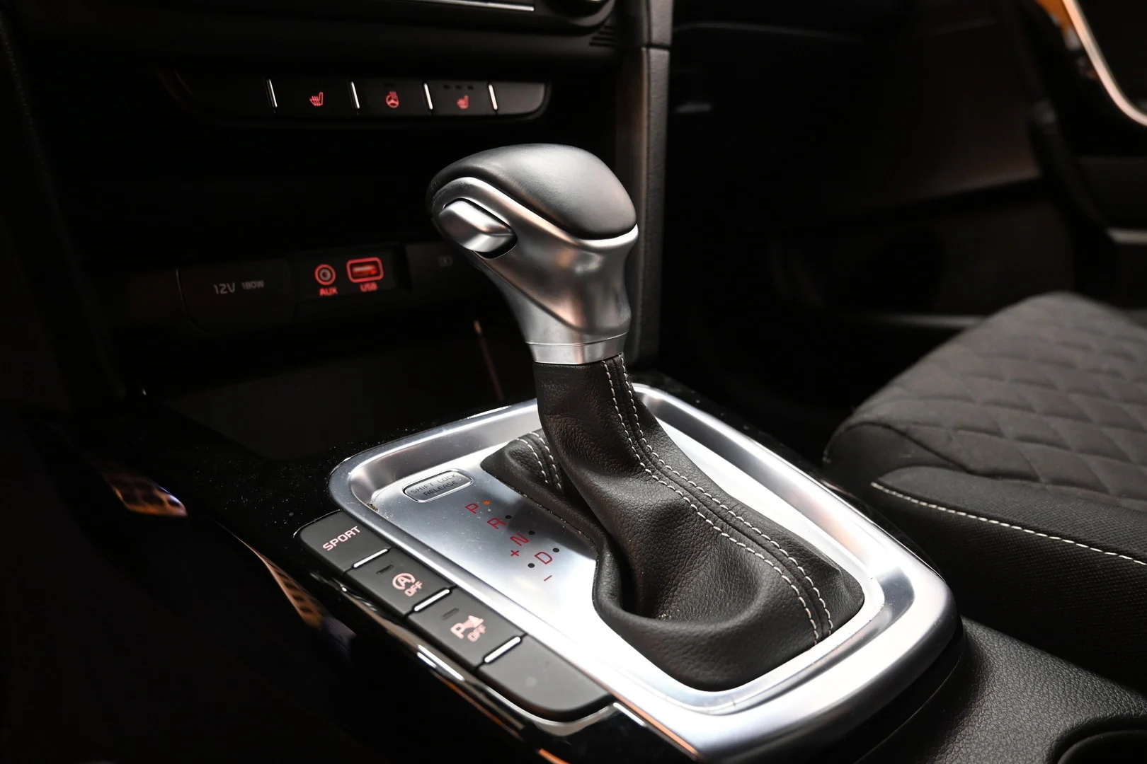 Car Image - 3VIfji0jppKKKHT40e54pC