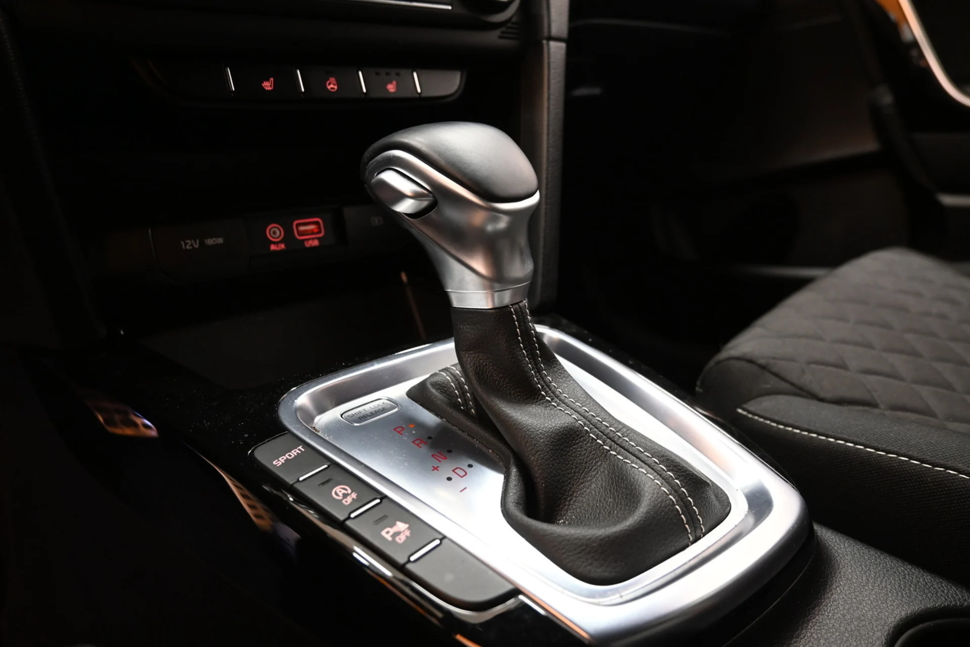 Car Image - 3VIfji0jppKKKHT40e54pC