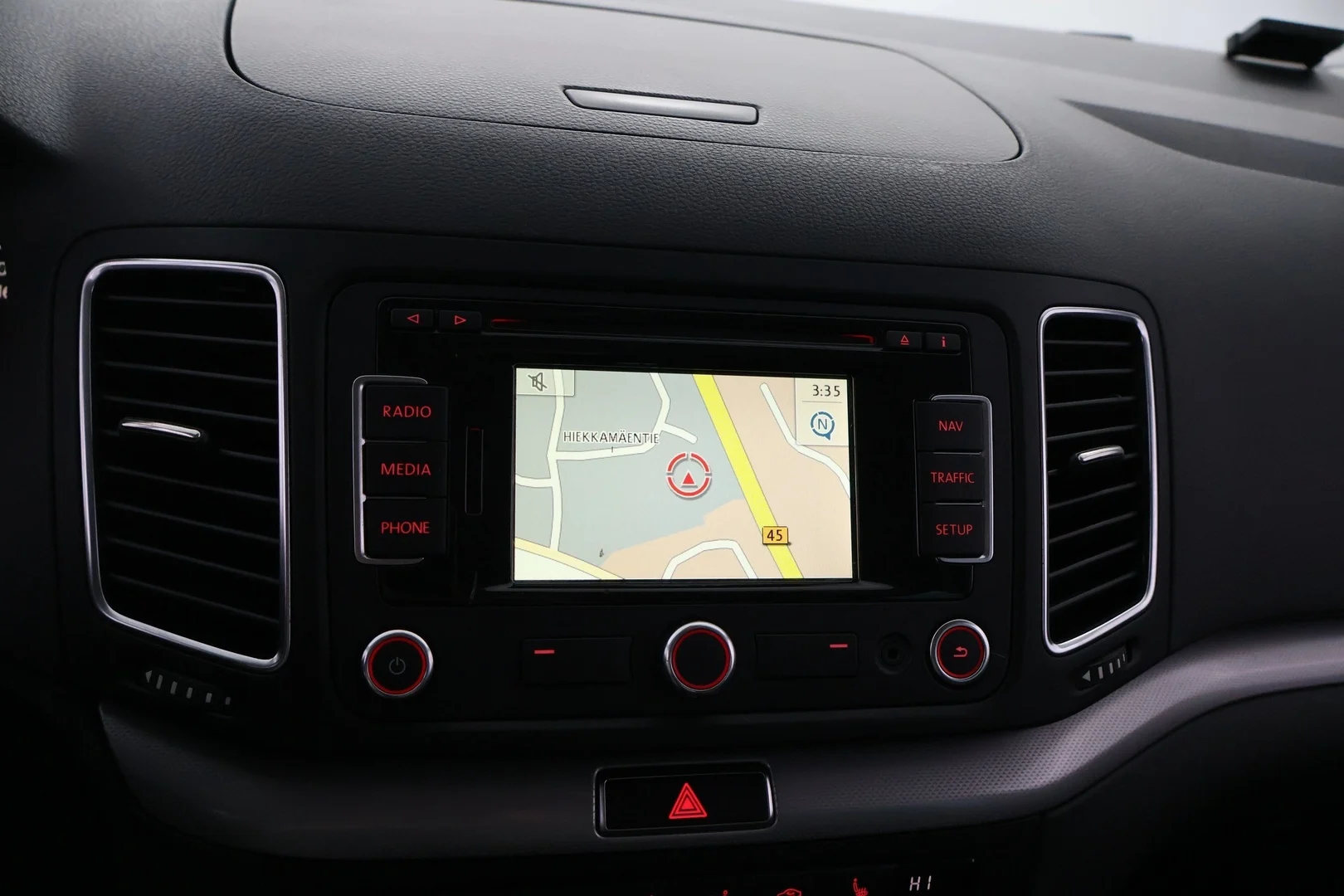 Car Image - q7E2zPZMD7lno2XxLv51q