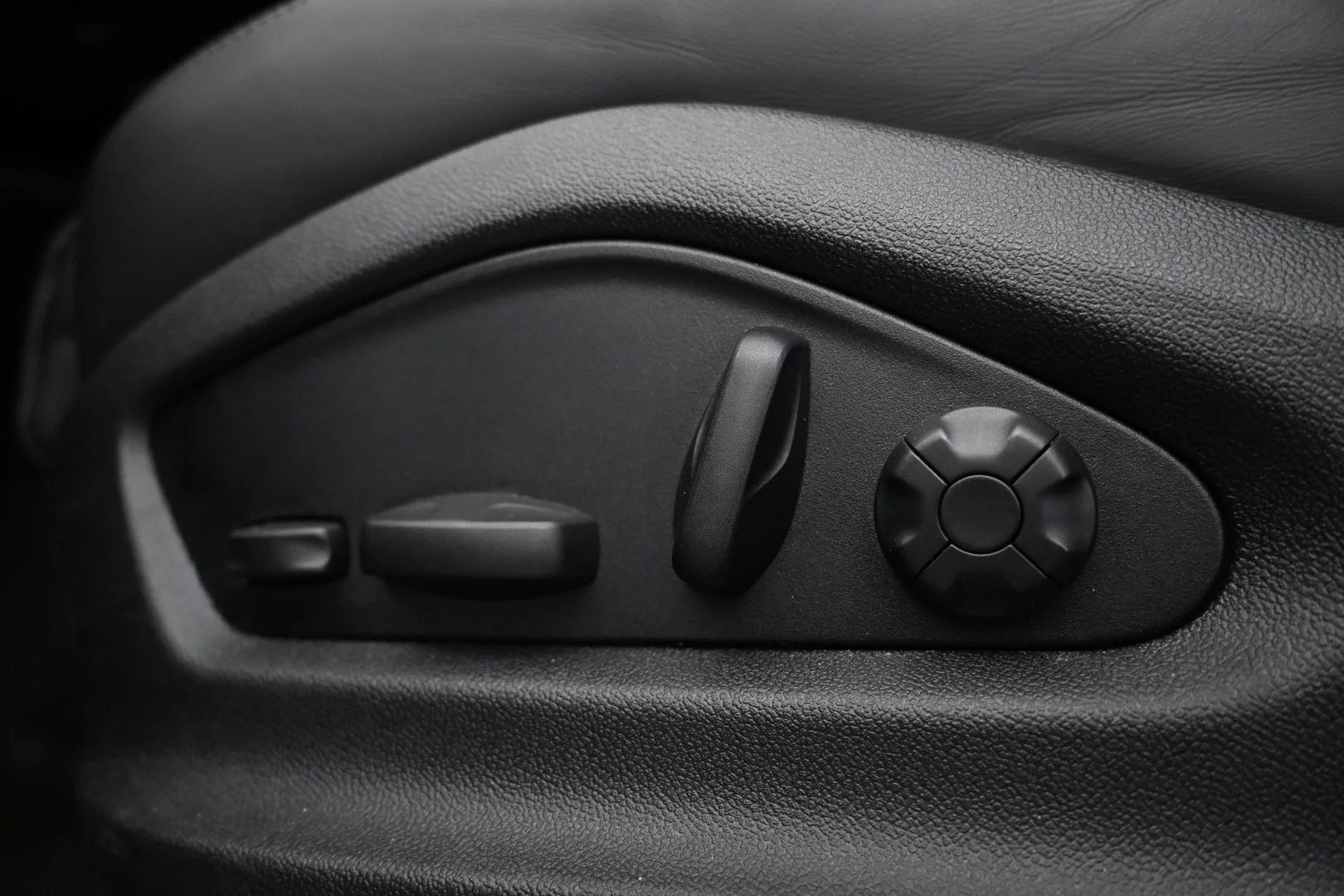 Car Image - 6Qnnb3i8RqVrWucWlTYx9d