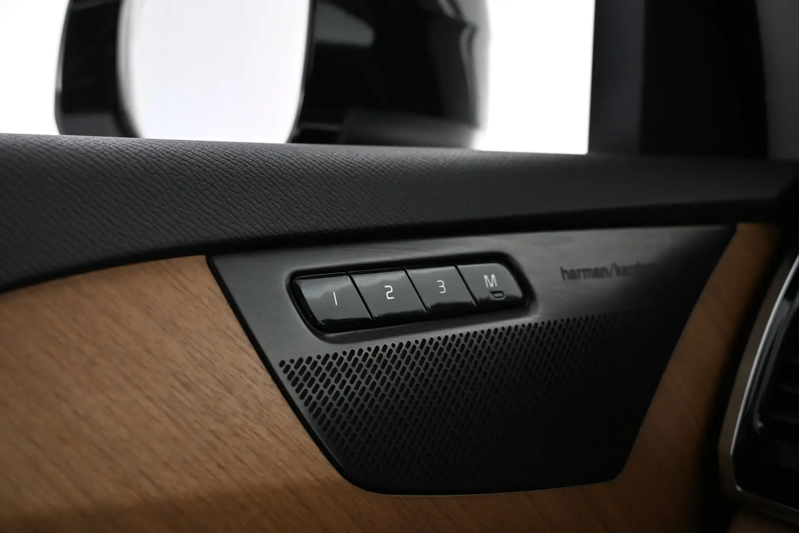 Car Image - 4wzFSFUoCceLO8IN0rTEY3