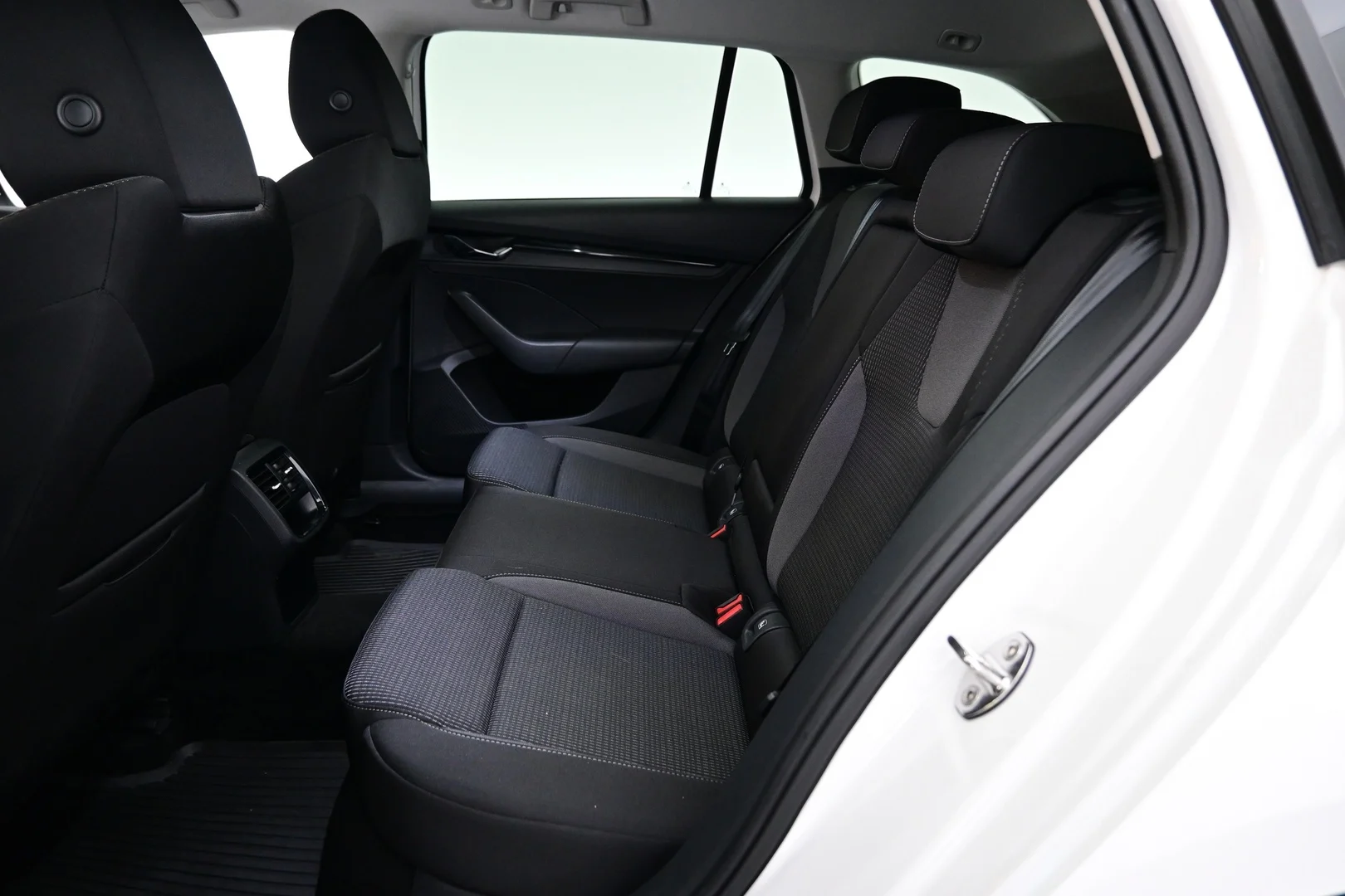 Car Image - 3uVMtxJLzb5wDMudNg5px9