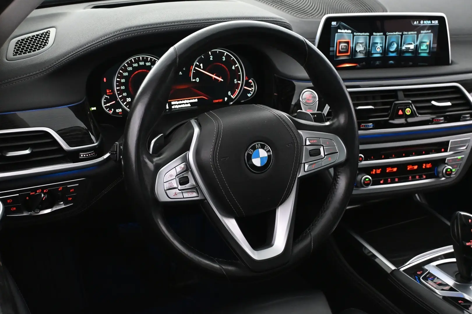 Car Image - 17zDJo2XWR9EPOyQoMeLqJ