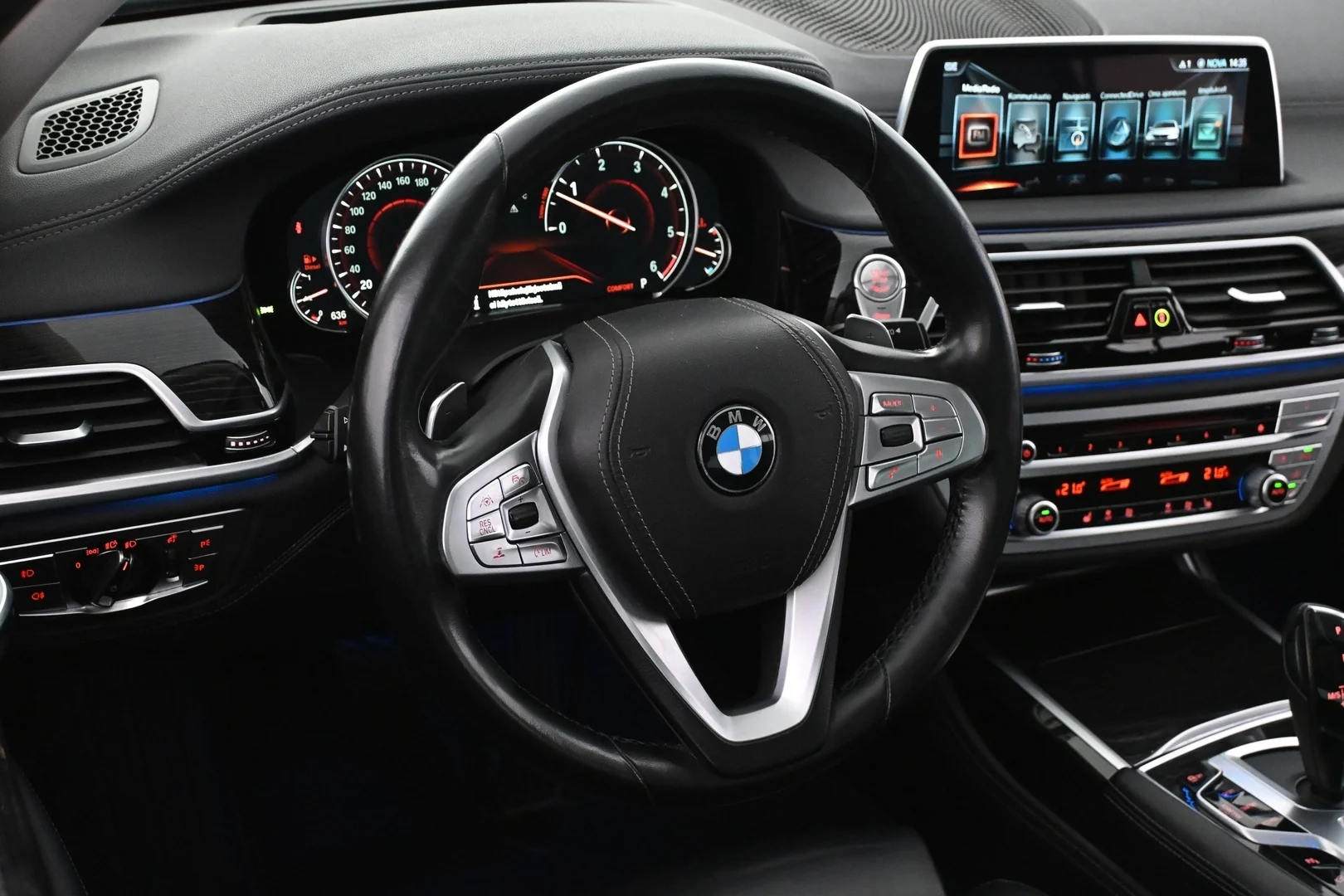 Car Image - 17zDJo2XWR9EPOyQoMeLqJ