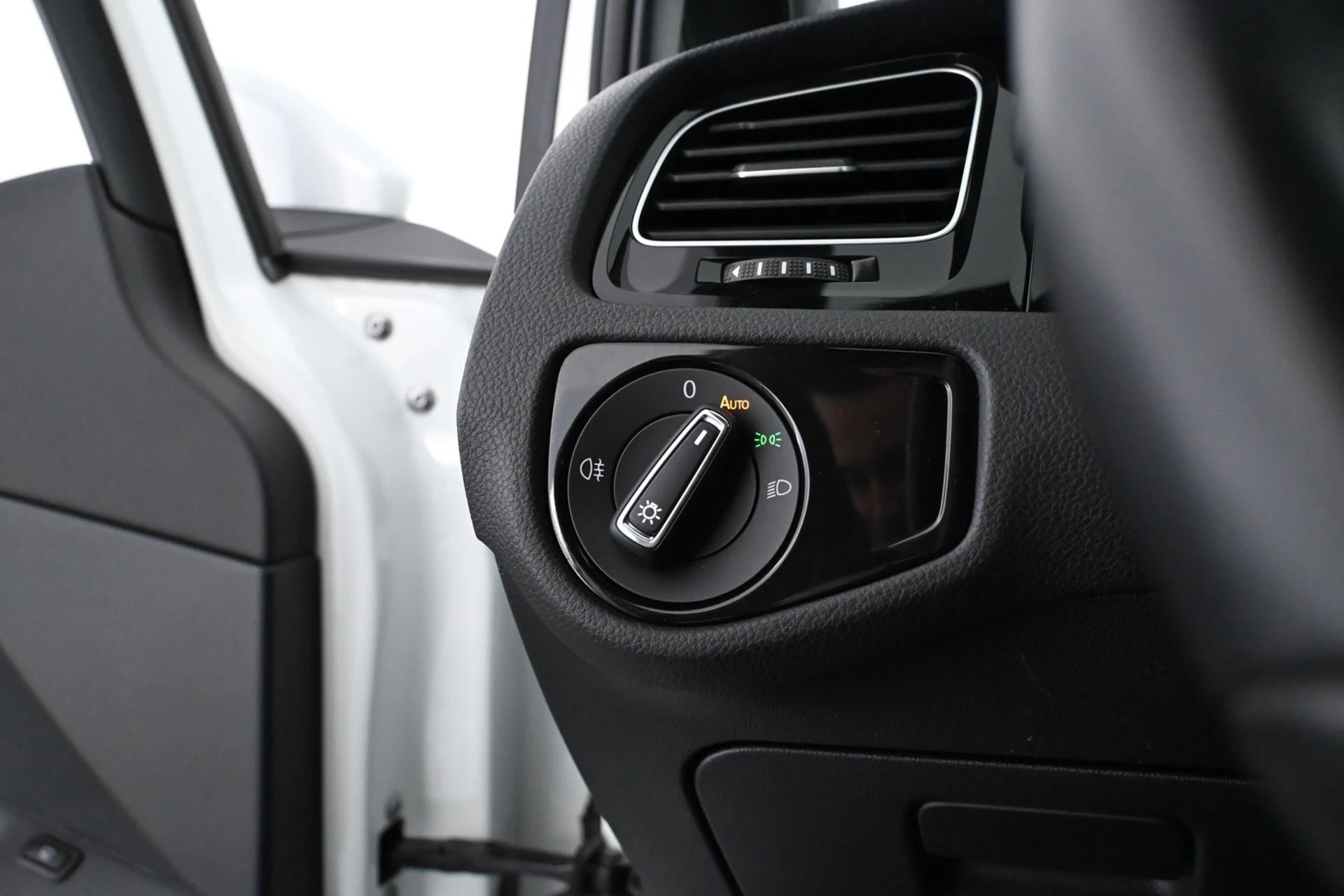 Car Image - 6X3qLXfvk3VQw3sTL3lyQJ