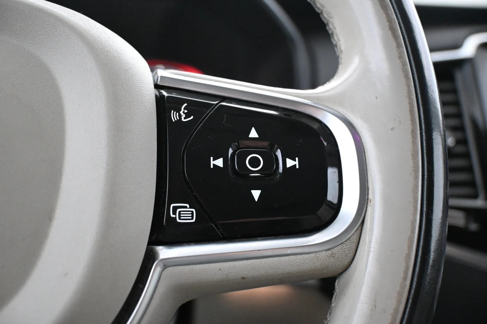 Car Image - 42MOx87zFAZFzofnKQYz5i