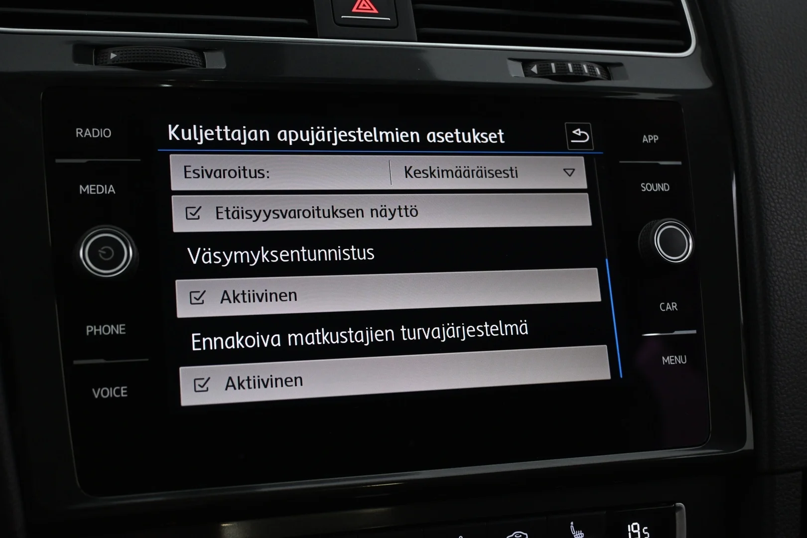 Car Image - 6nU3Ot2i98qwVUFoIeYMtM