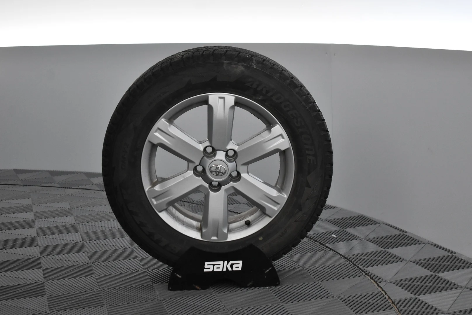 Car Image - 4hBML29hR106LYlFTdRhcU