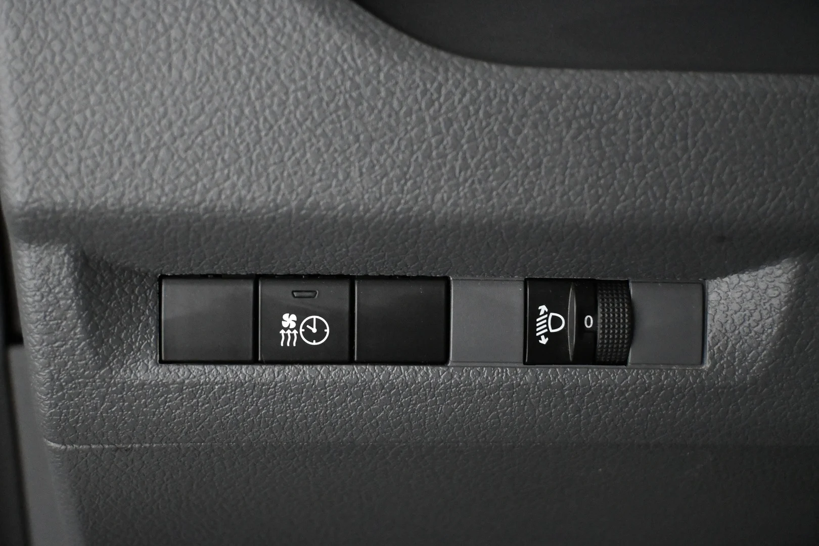 Car Image - 25YwaRFCEkX7Q92jW18U8I