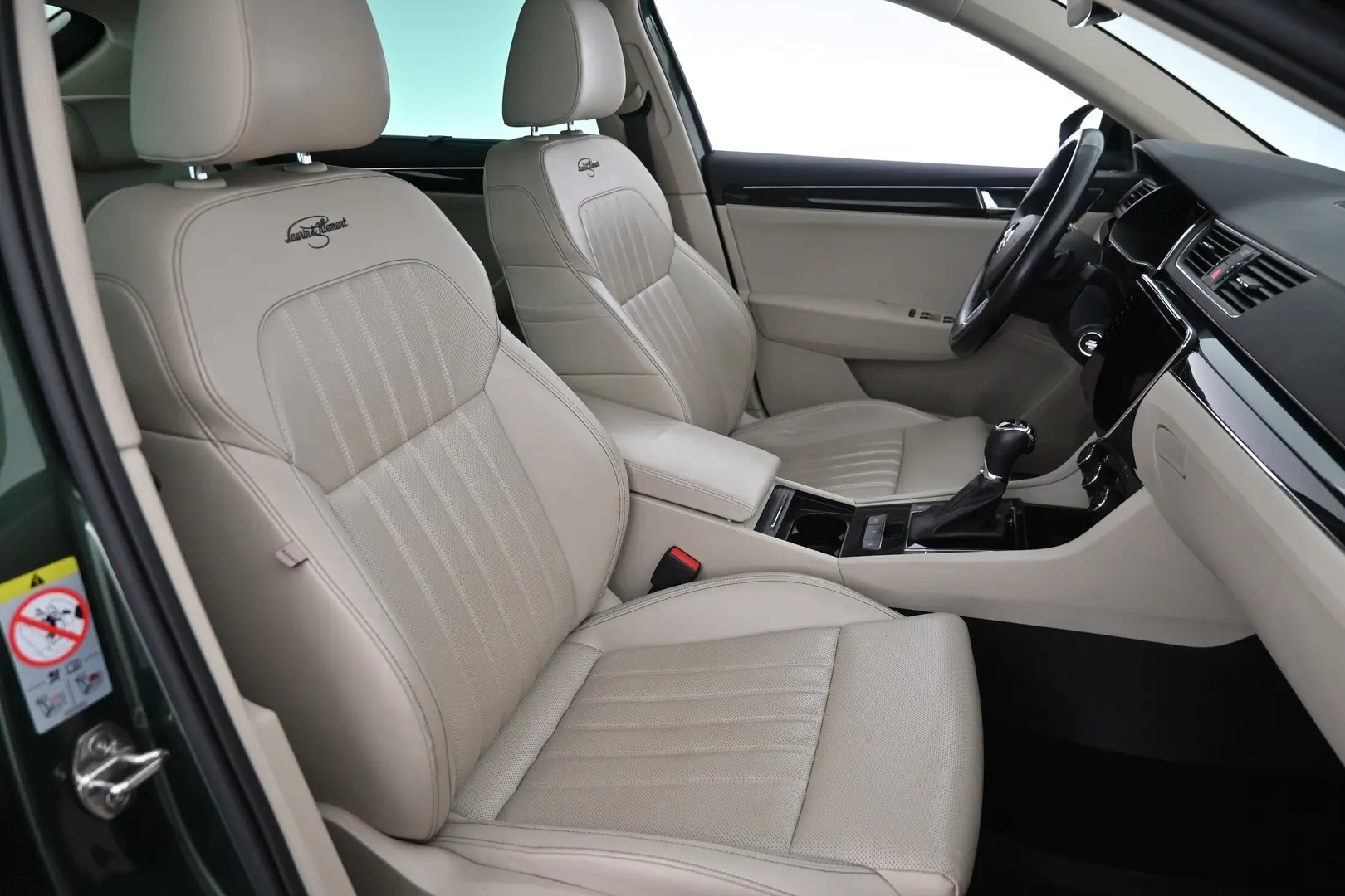Car Image - 6K8lF71sVOpdb5AuCEpVXF