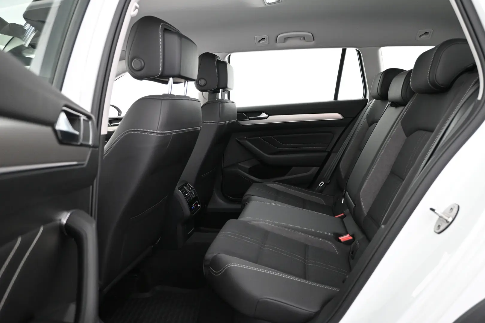 Car Image - 35JCcnNFTaauxOrcS3ifqd