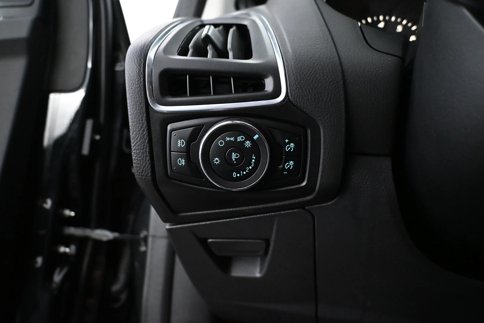 Car Image - 2xrM5inqAtM0EVwuofFWlq