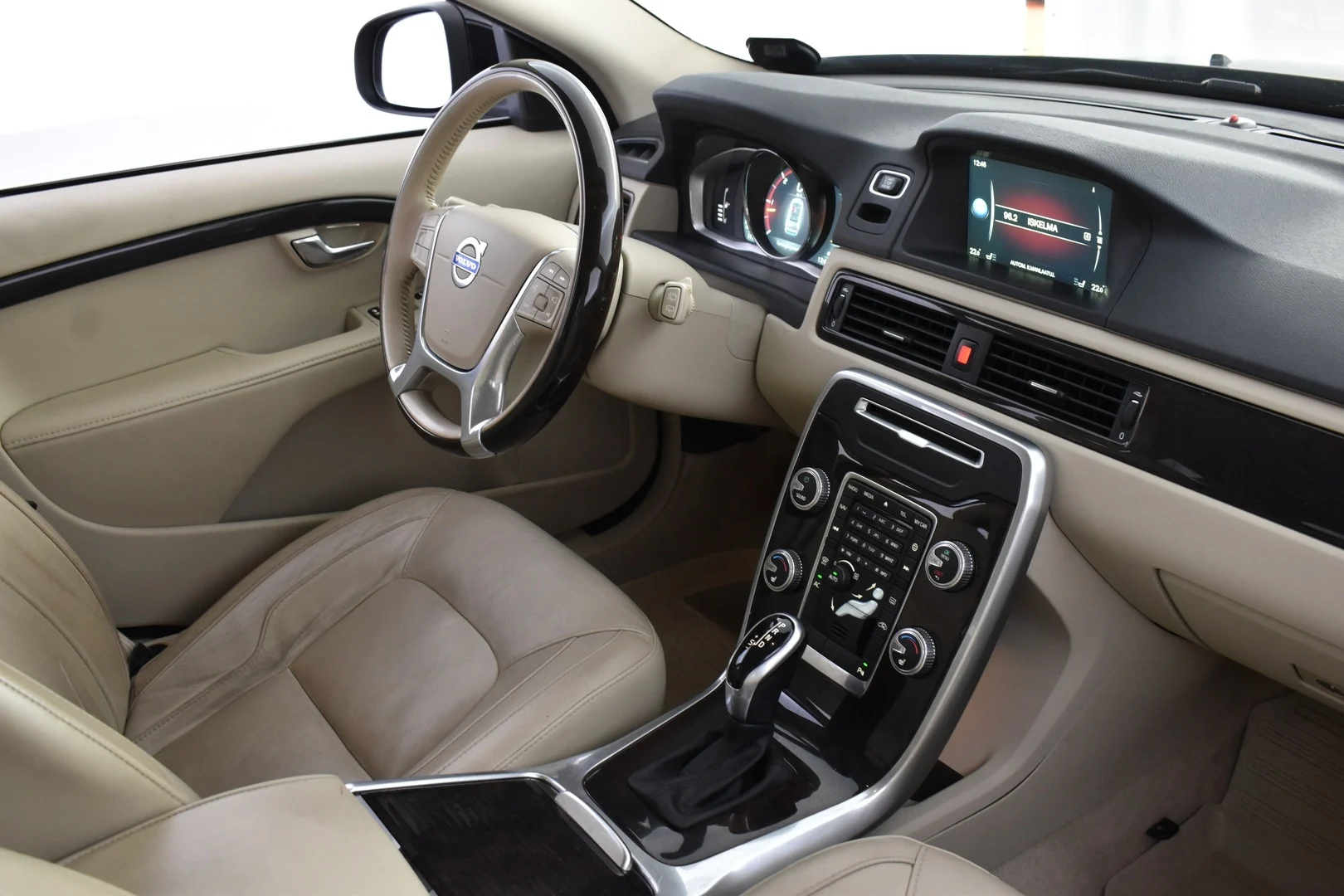 Car Image - 3n47pmr5KSRZSlaonLzfxR
