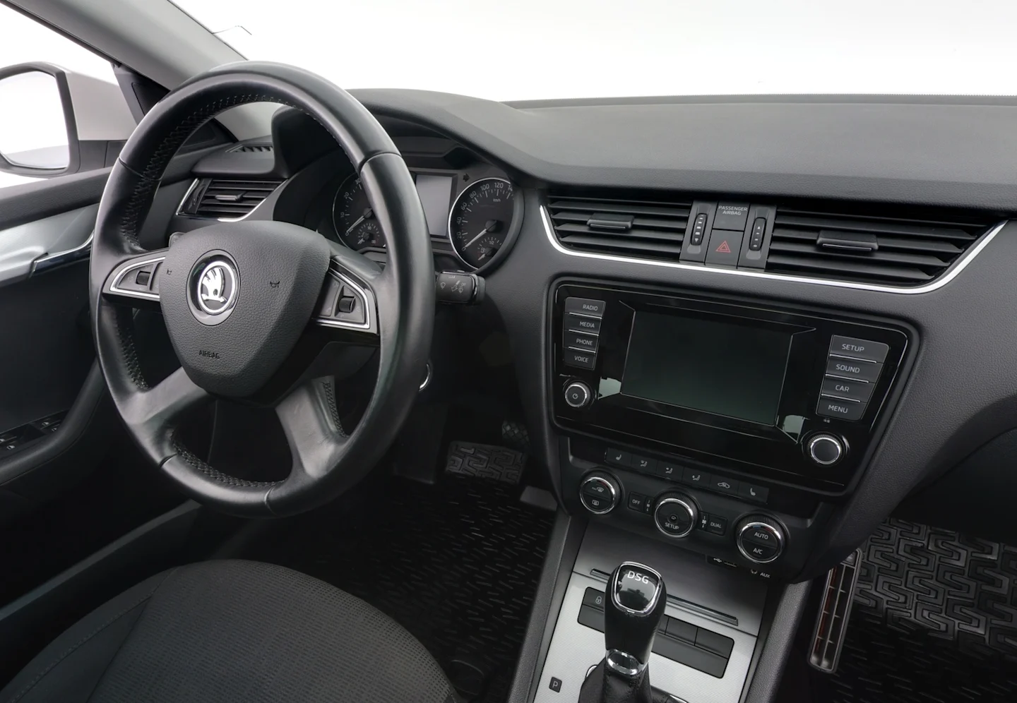 Car Image - 2BawsJ65SxunKi7u7GFmM9