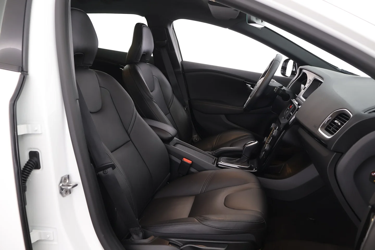Car Image - 79n14p3lk8RLihF8ZpXuCA