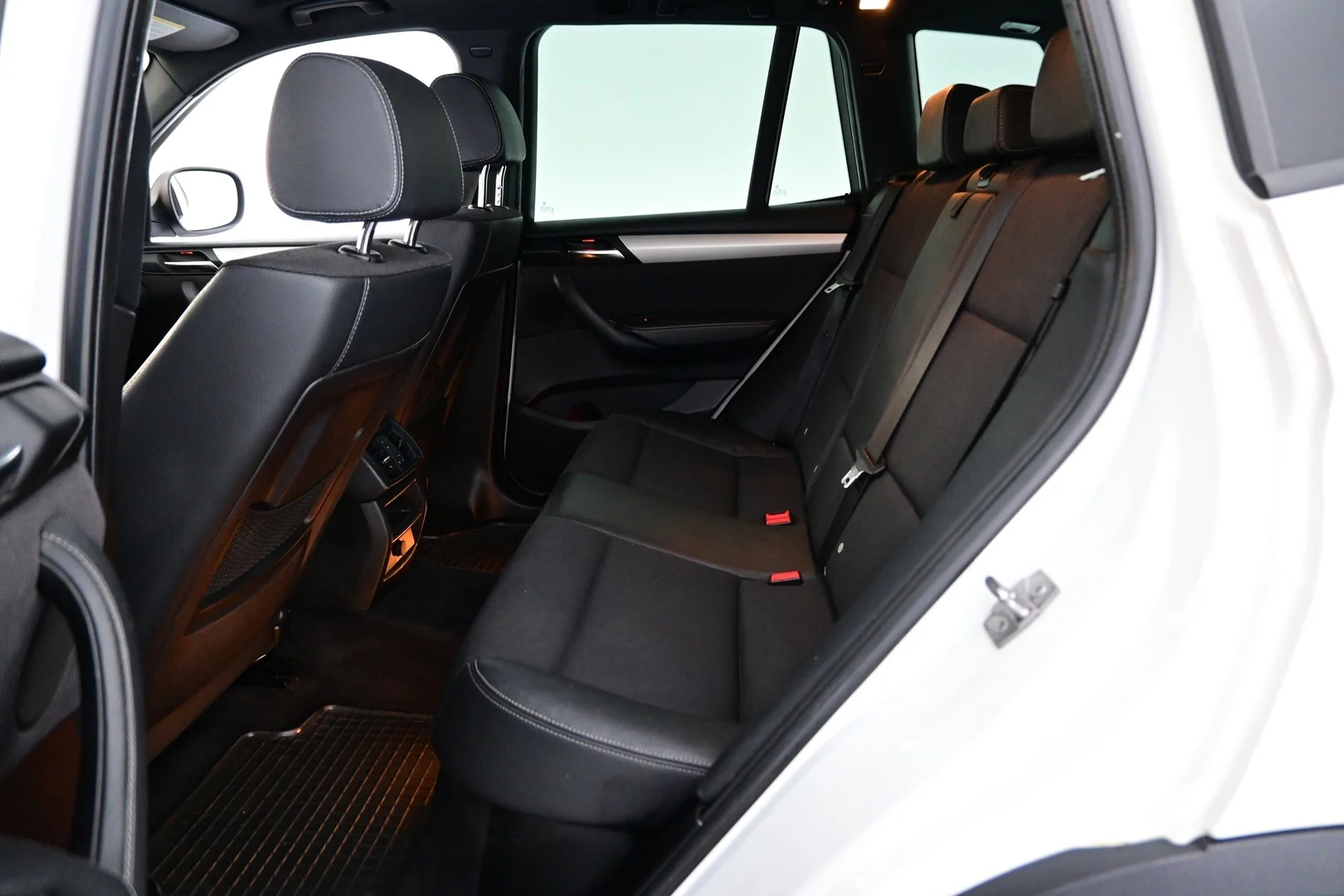 Car Image - 6pHzUXo1t3HjiUOmOq62Uk