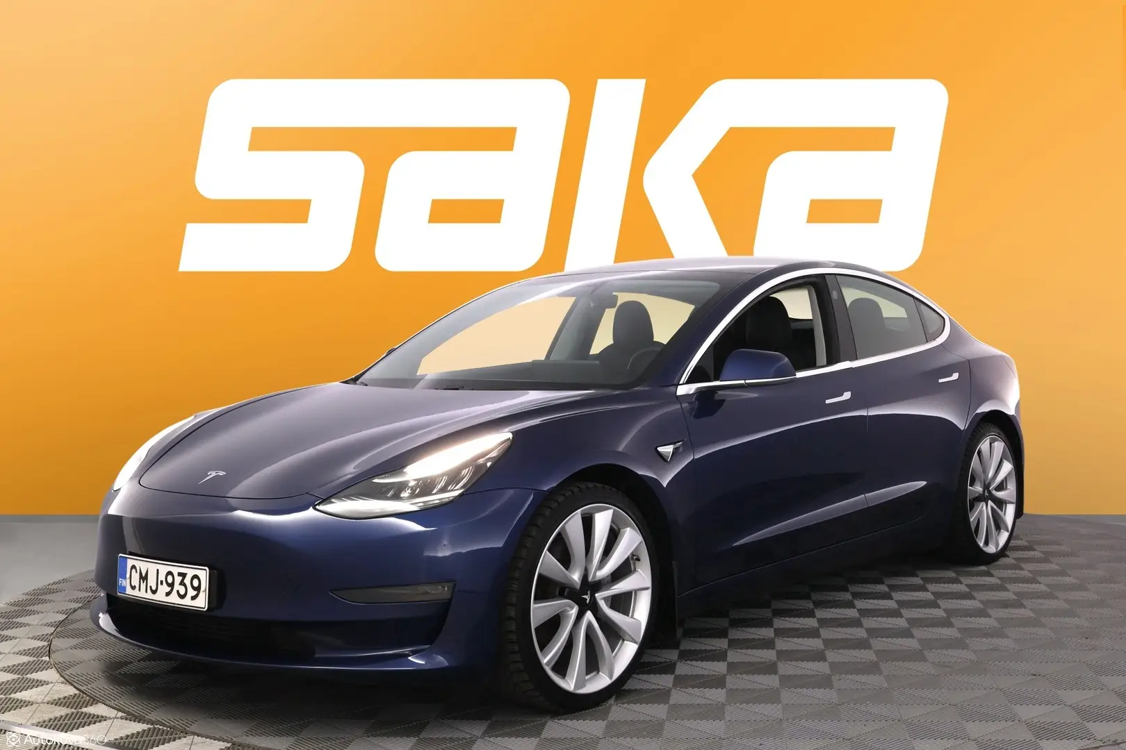 Car Image - 26B0eR7Xux1d9FNwlGEPmd