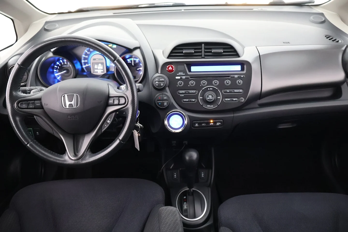Car Image - 73K3Y8fbcHvEEMhZB69UXJ